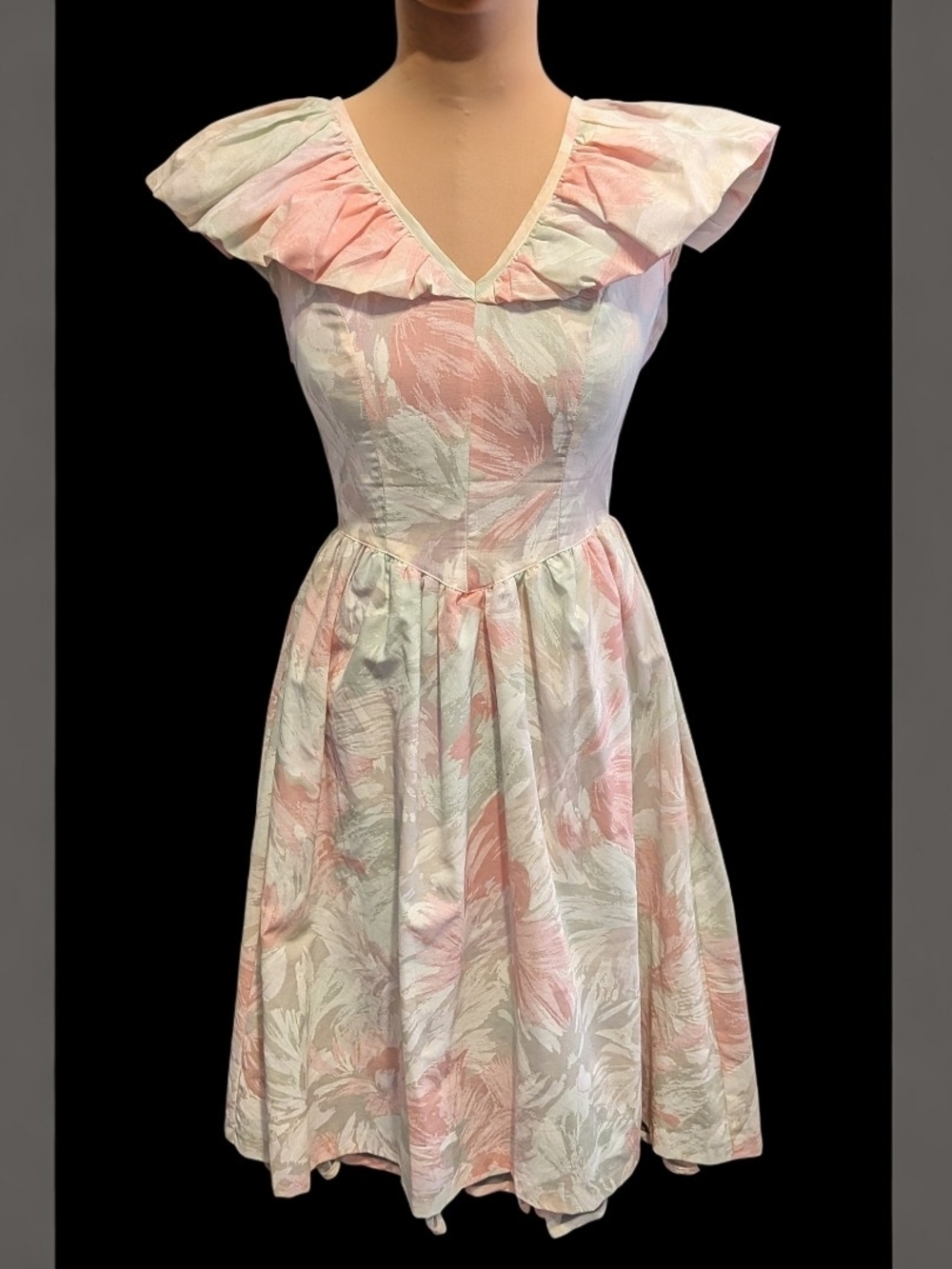 Vintage 80s Pastel Pink Floral V-Neck Dress w. Ruffled Collar Open Back Size 3/4